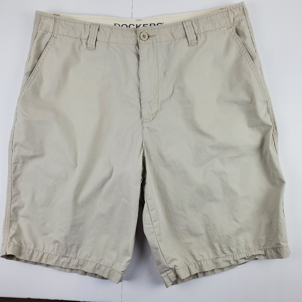 Dockers lightweight cotton khaki shorts in size 36